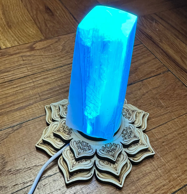 Base de luz tallada en madera de loto