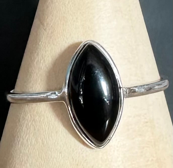 Anillo de ónix y plata de ley