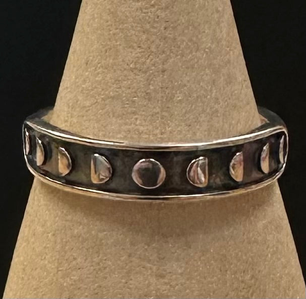 Anillo de plata de ley oxidada con fases lunares