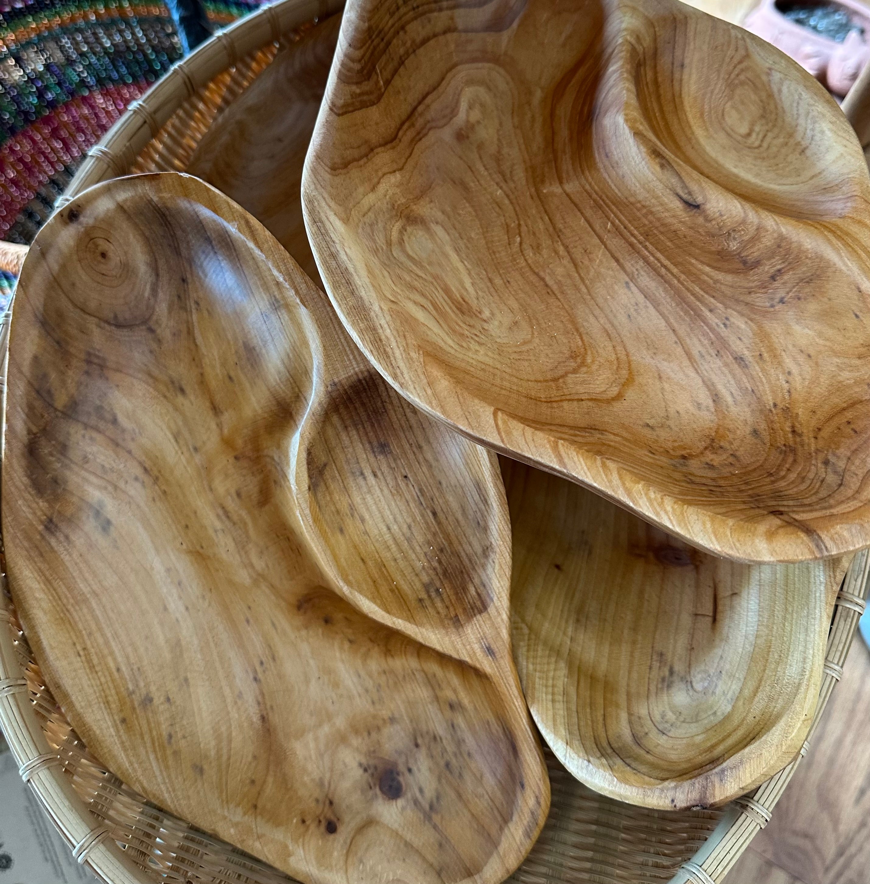 Cuencos y cajas de madera