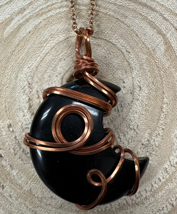 Joyas envueltas a mano con alambre de Kaley