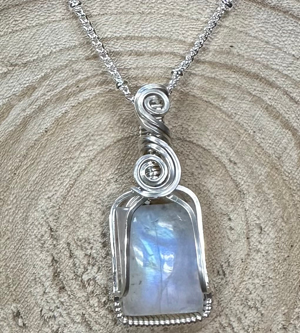 Joyas envueltas a mano con alambre de Kaley