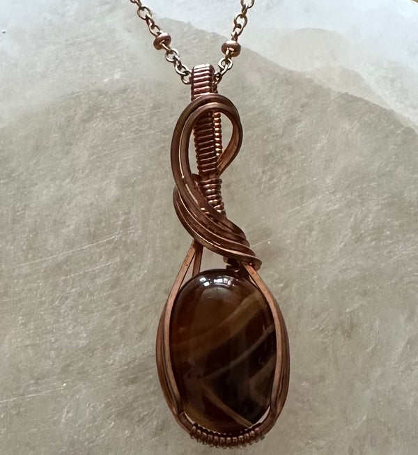 Joyas envueltas a mano con alambre de Kaley