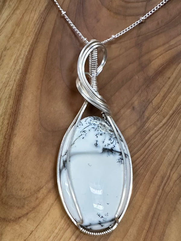 Joyas envueltas a mano con alambre de Kaley