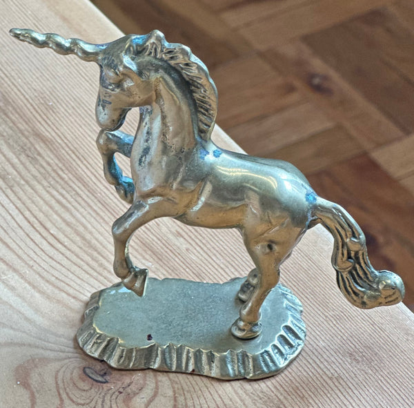 Estatuas de aluminio y latón