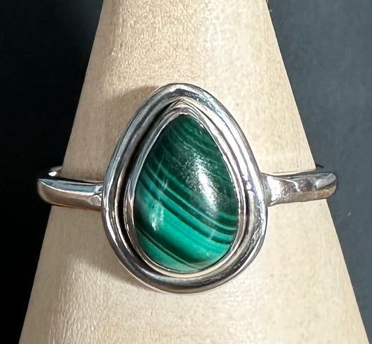 Anillo de malaquita y plata de ley