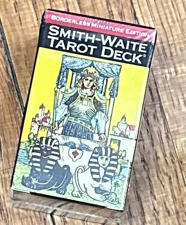 Oráculo, juegos y barajas de tarot