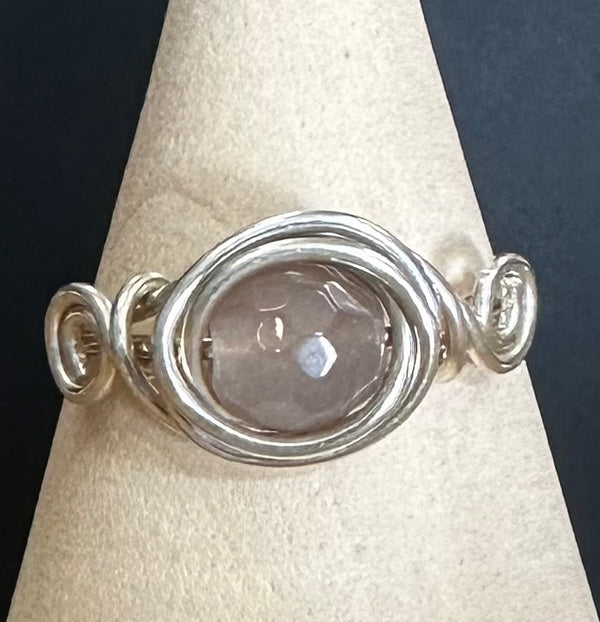 Joyas envueltas a mano con alambre de Kaley