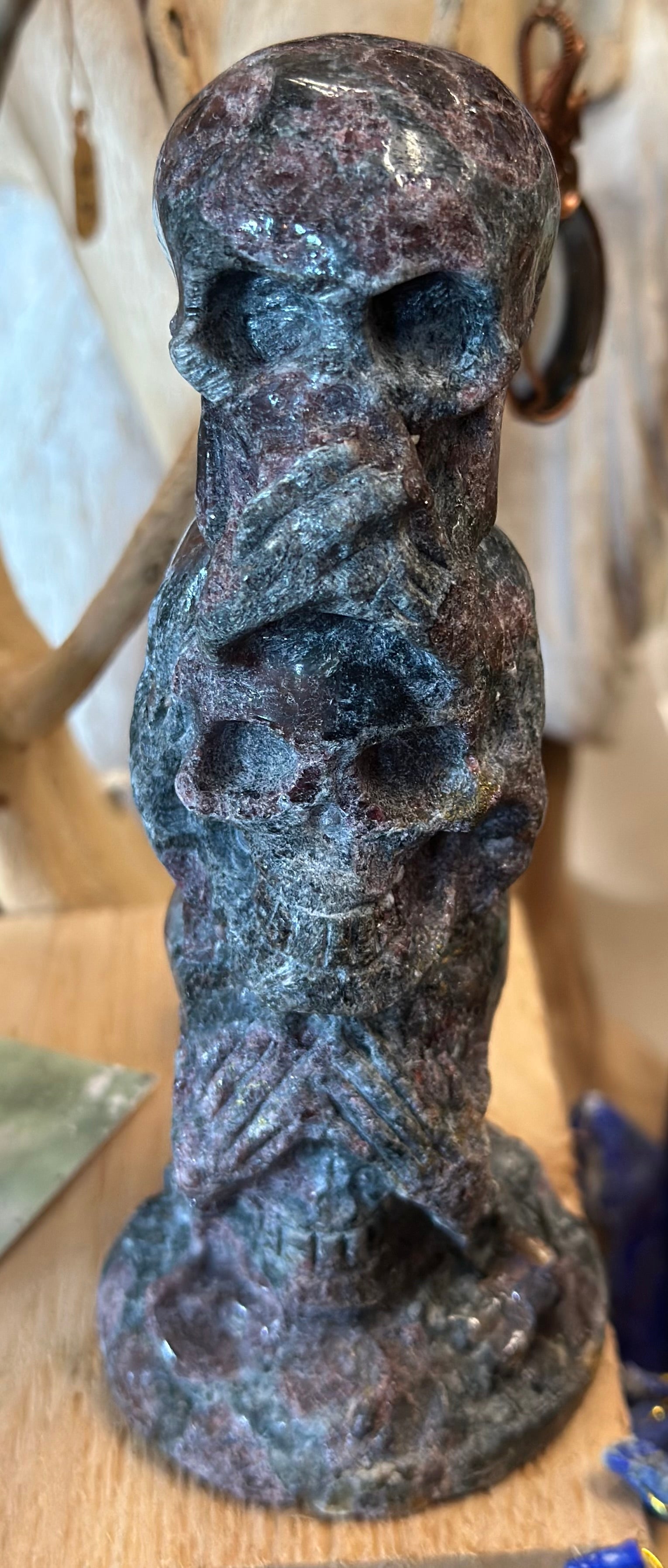 Astrophyllite with Garnet