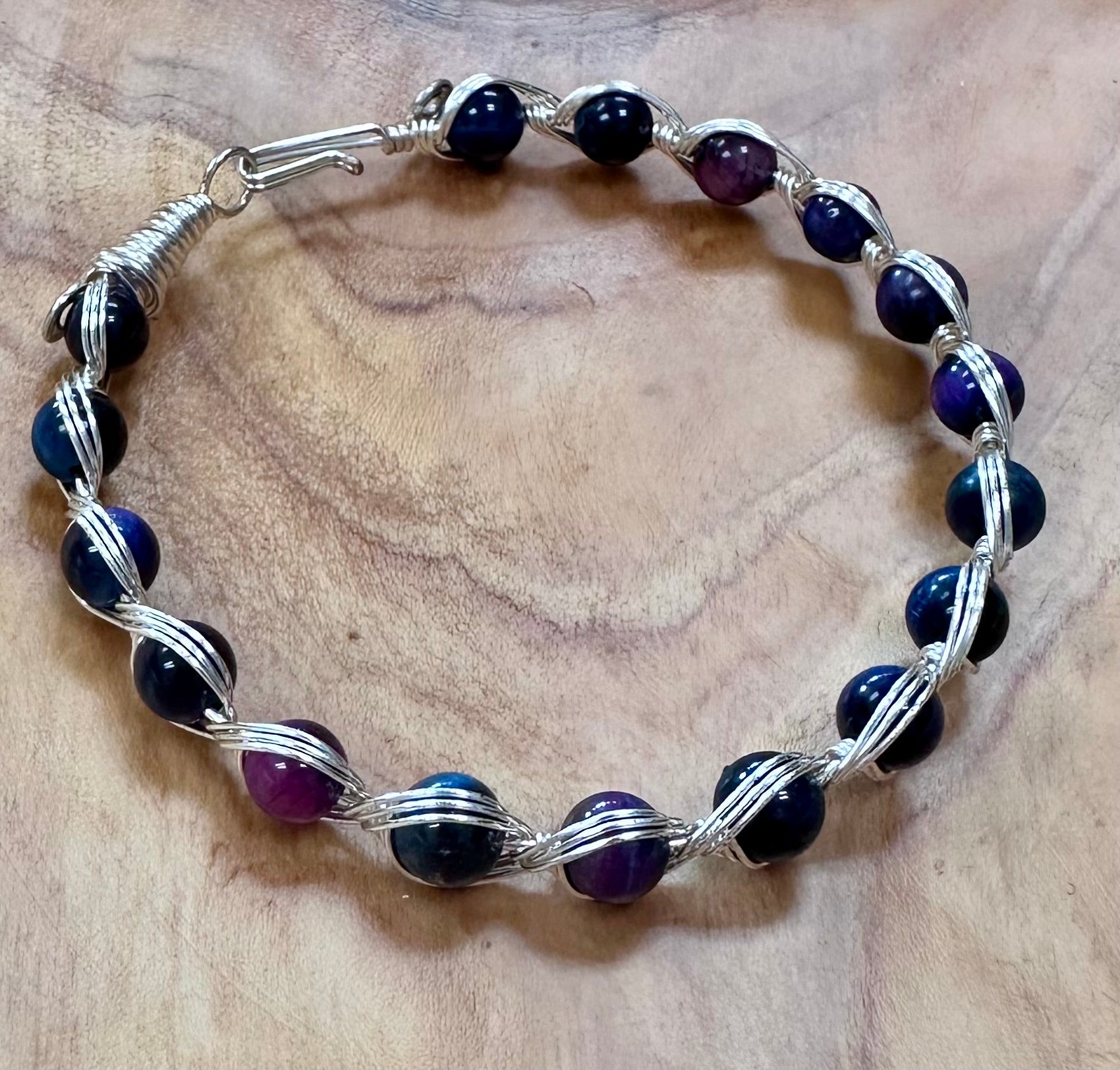 Joyas envueltas a mano con alambre de Kaley