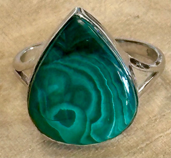 Anillo de malaquita y plata de ley