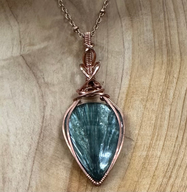Joyas envueltas a mano con alambre de Kaley
