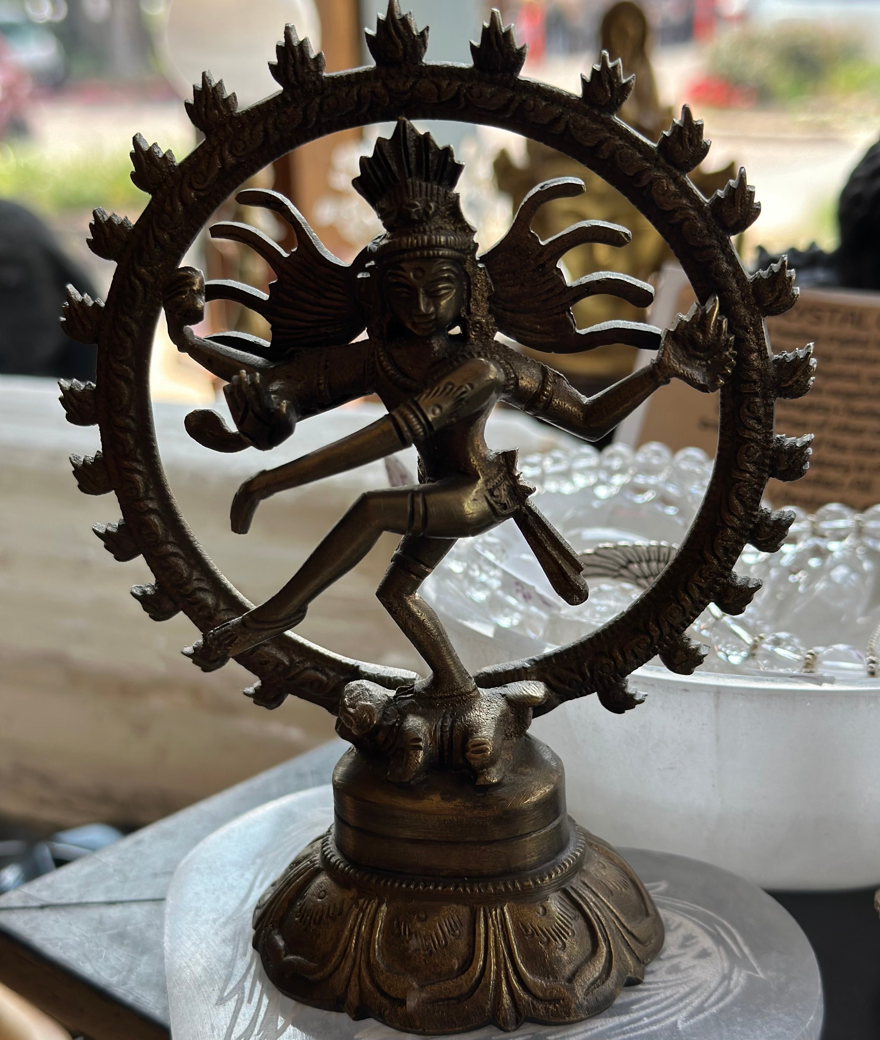 Estatuas de aluminio y latón