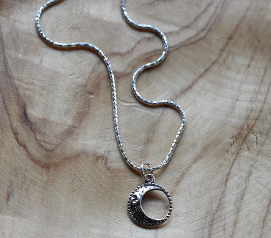 Sterling Silver .925 Crescent Moon & 18" Necklace