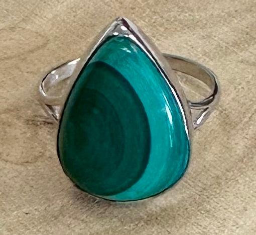 Anillo de malaquita y plata de ley