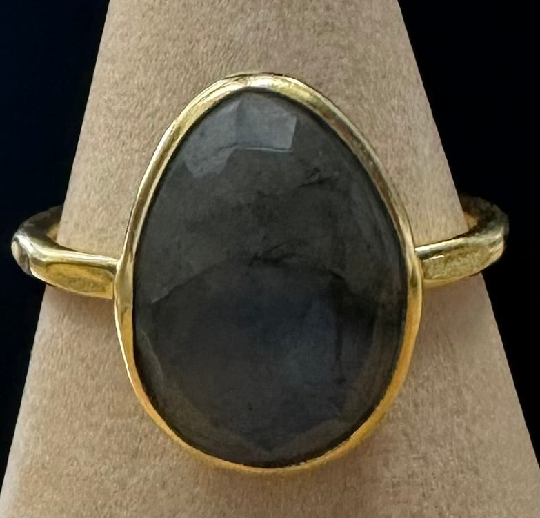 Anillo de plata de ley con labradorita